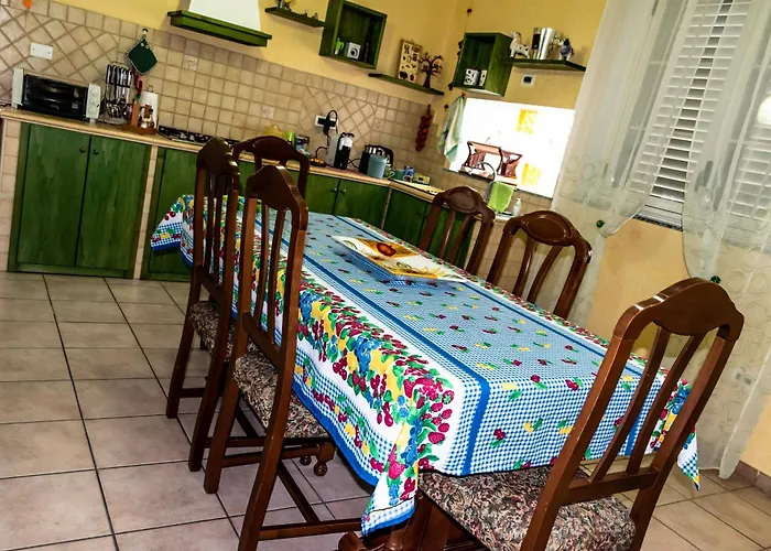 לינה וארוחת בוקר La Culla